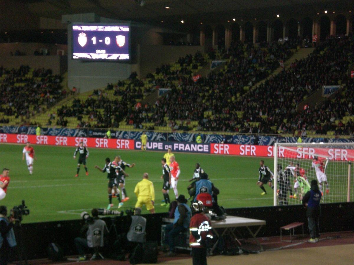塞维利亚的边路,是这场比赛最值得回看的片段