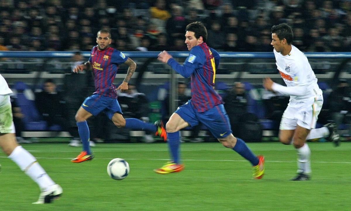 防守反击的教练让战术意图在画面里一目了然